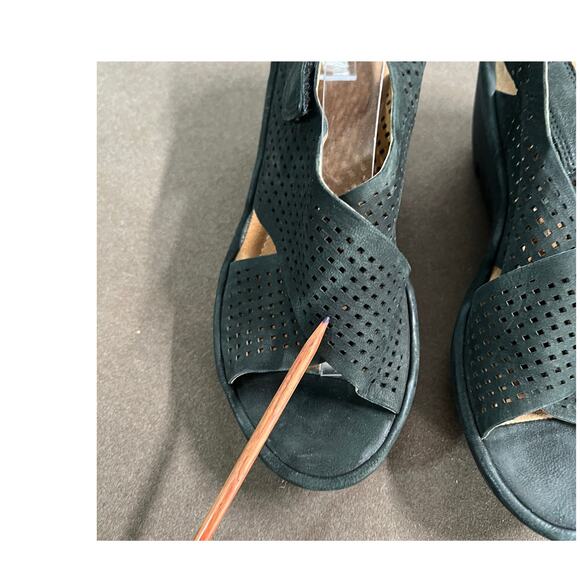 Clarks Reedly Black Criss Cross Nubuck Wedge Sandal Women's Size 7 - Picture 5 of 12